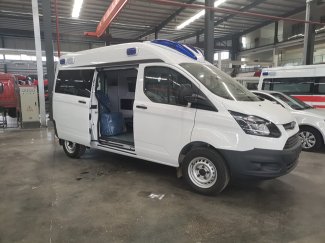 為保障用戶盡早用車，夜間依然加班生產福特全順救護車